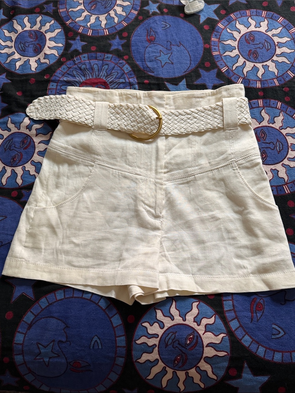 Marciano Cream High-Waist Woven Belt linen Shorts, size 6, perfect condition!